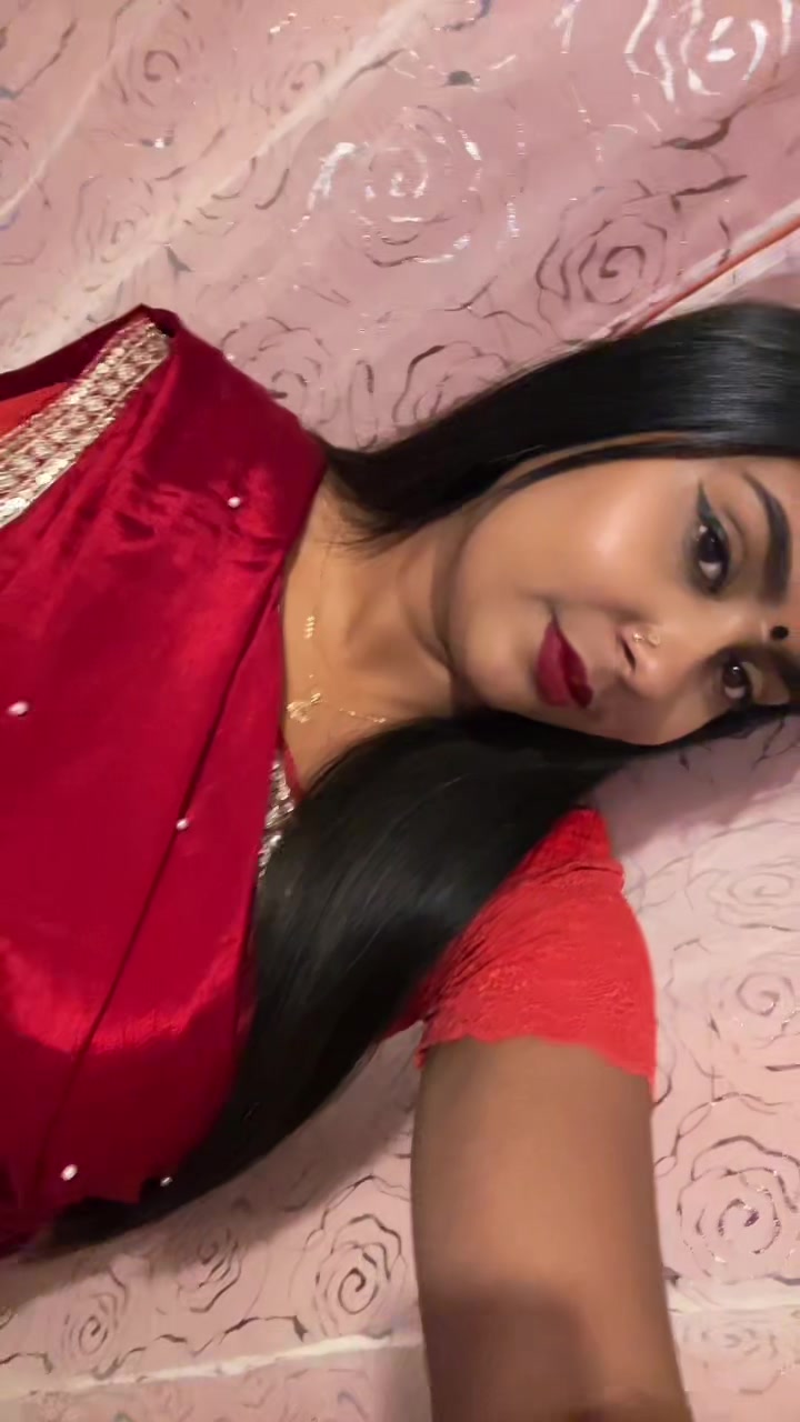 @𝐁𝐨𝐥𝐥𝐲𝐰𝐨𝐨𝐝𝐢𝐞𝐧𝐧𝐞 ✨