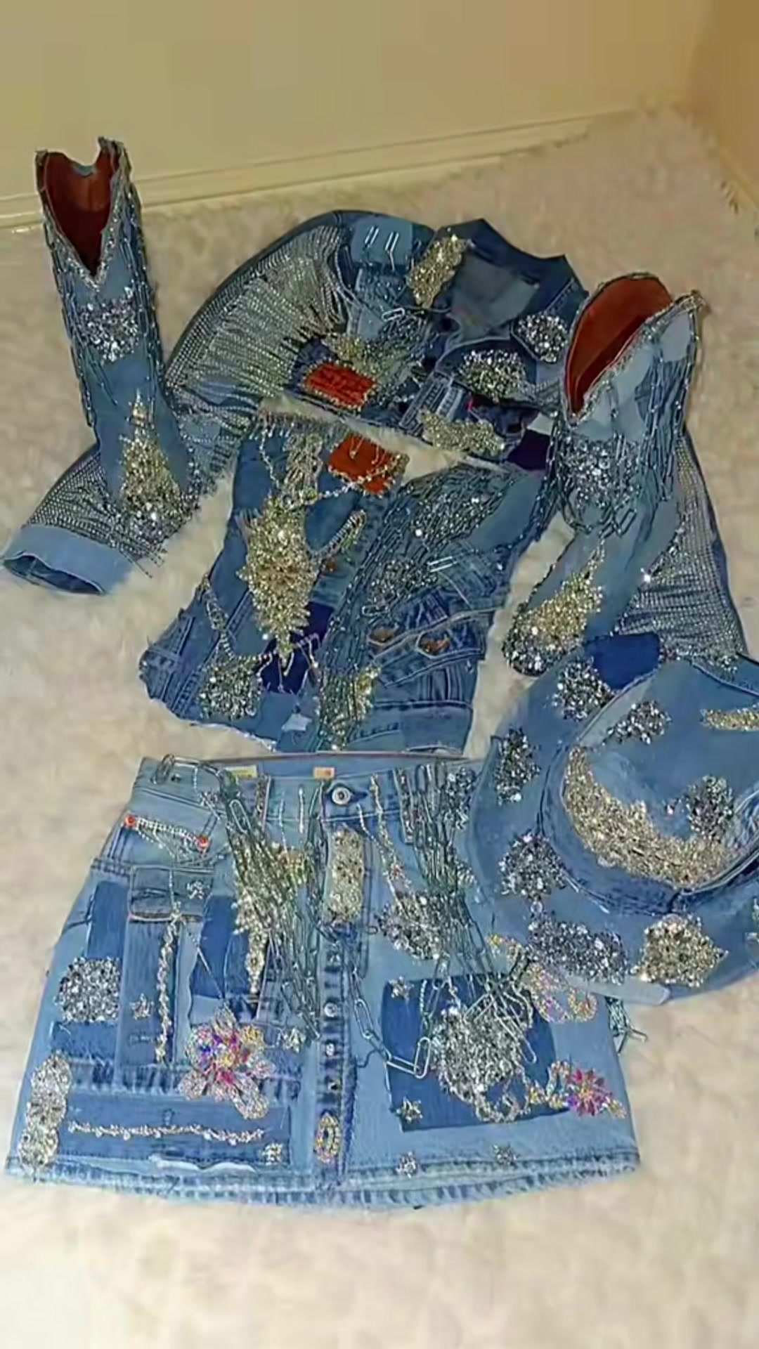 @costumemadecostumes
