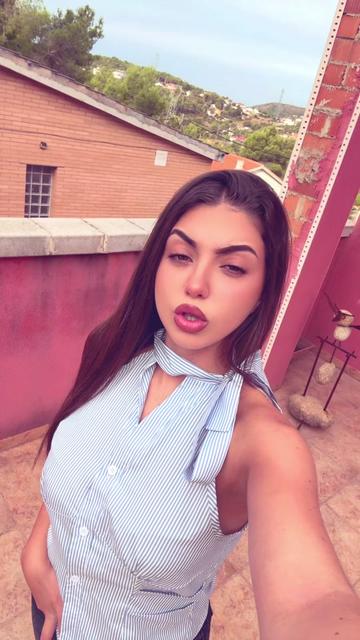 @_.ariiadnaa12