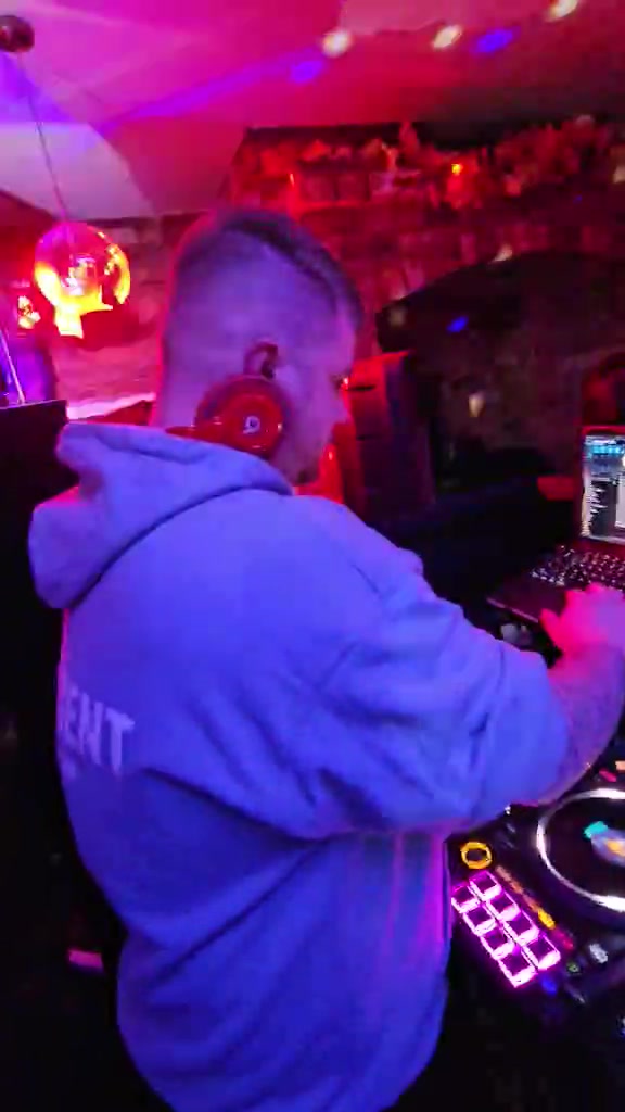 @Dj Robbo