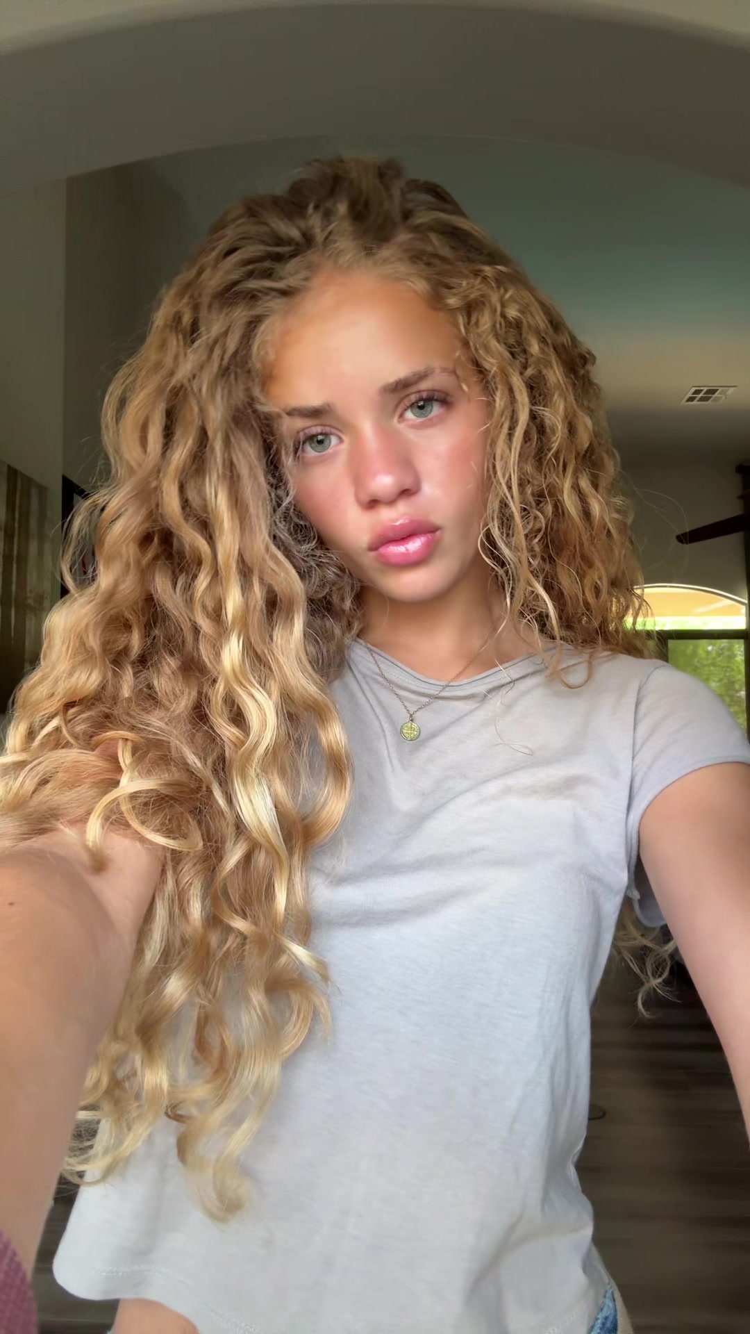 @bellaa