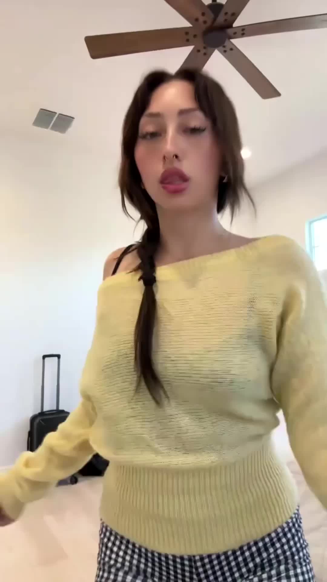 @luuciadnndrss18809254