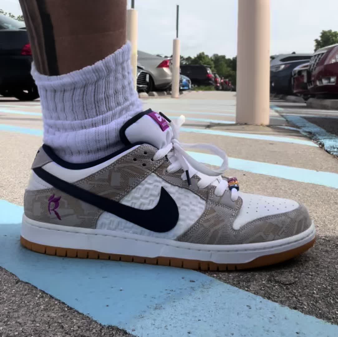 @teewhalessneakers