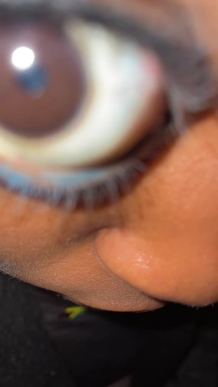 @HelloVella.wav