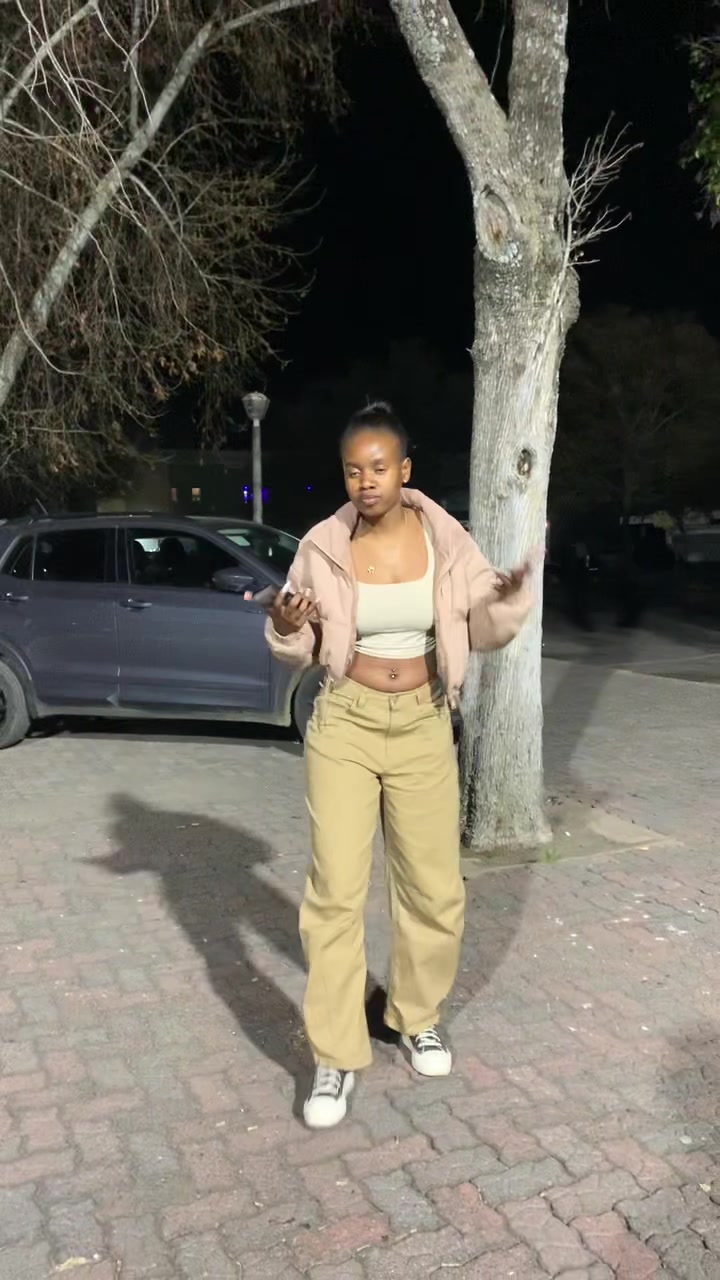 @L&egrave;&euml; Mnguni