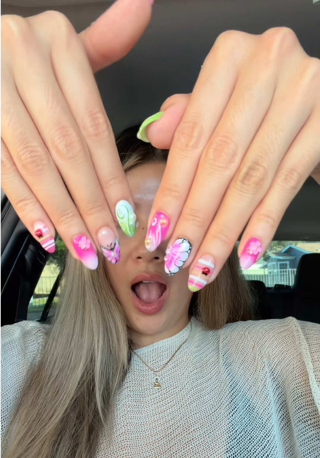 @emilythepoop 🍓⋆｡&deg;✩