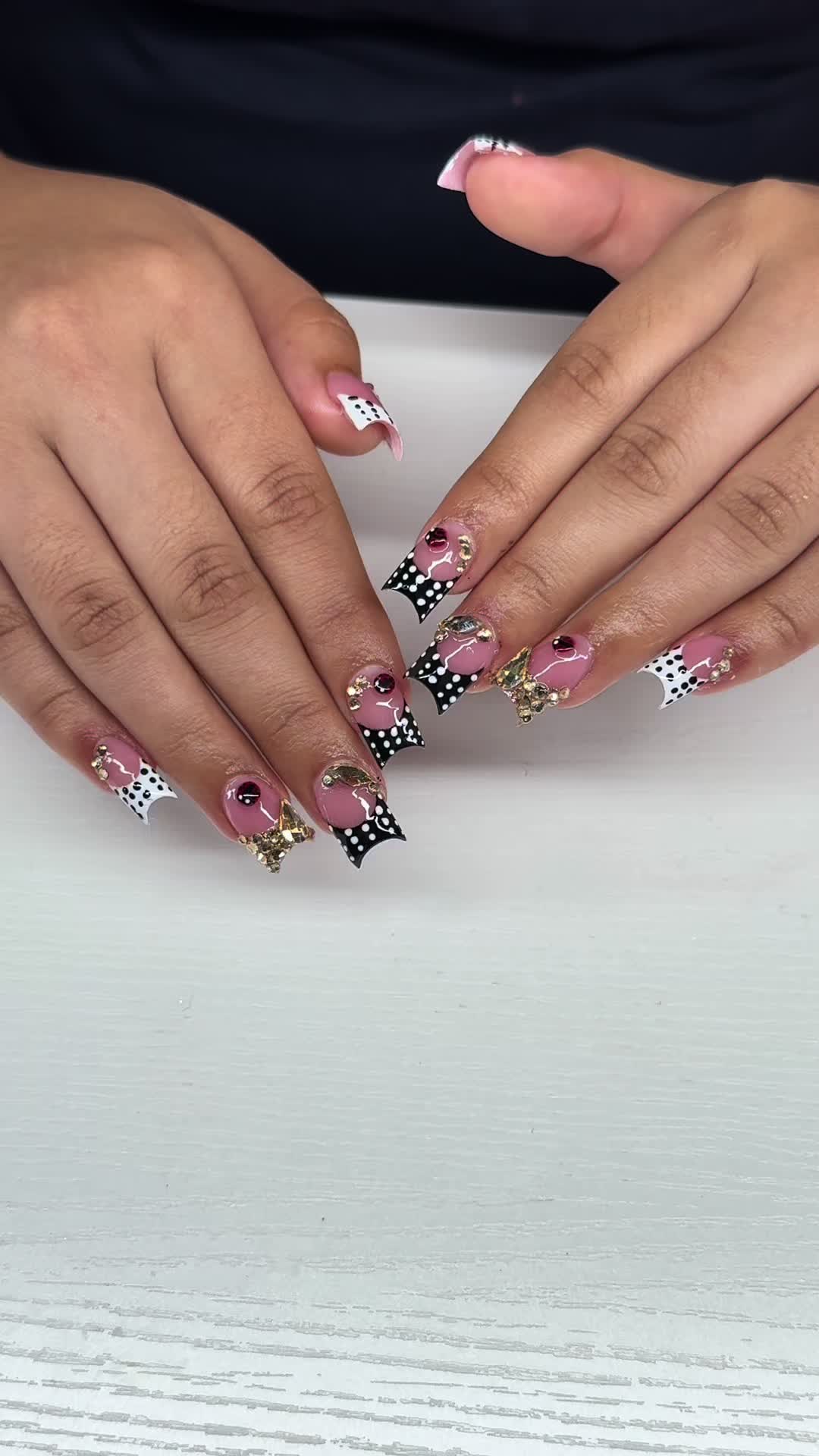 @Nailsbymonsee