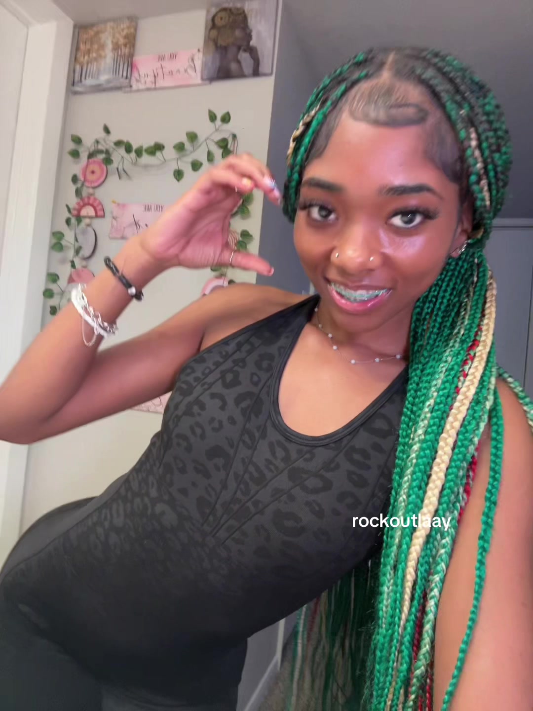 @rockoutlaay