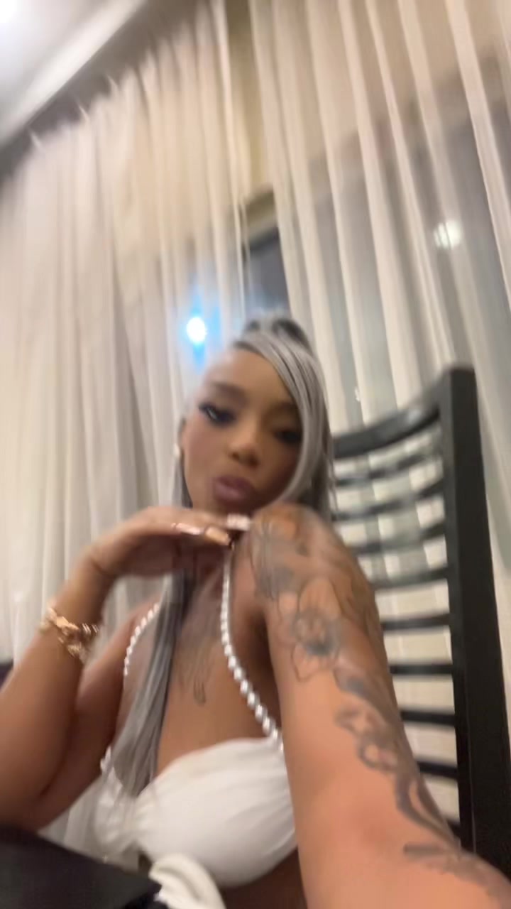 @HILLARY BANKS||Content Creator