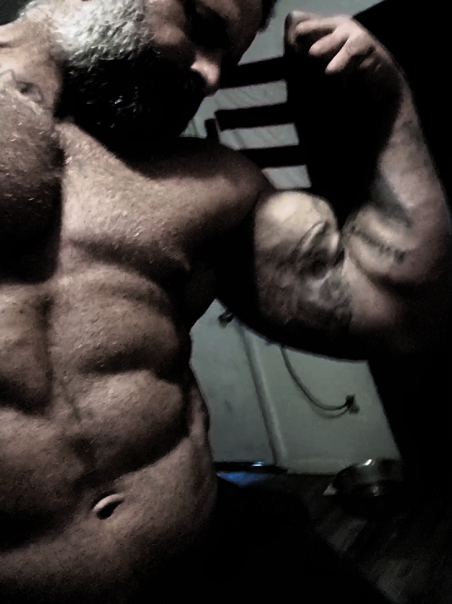 @Flesh_artist_1985