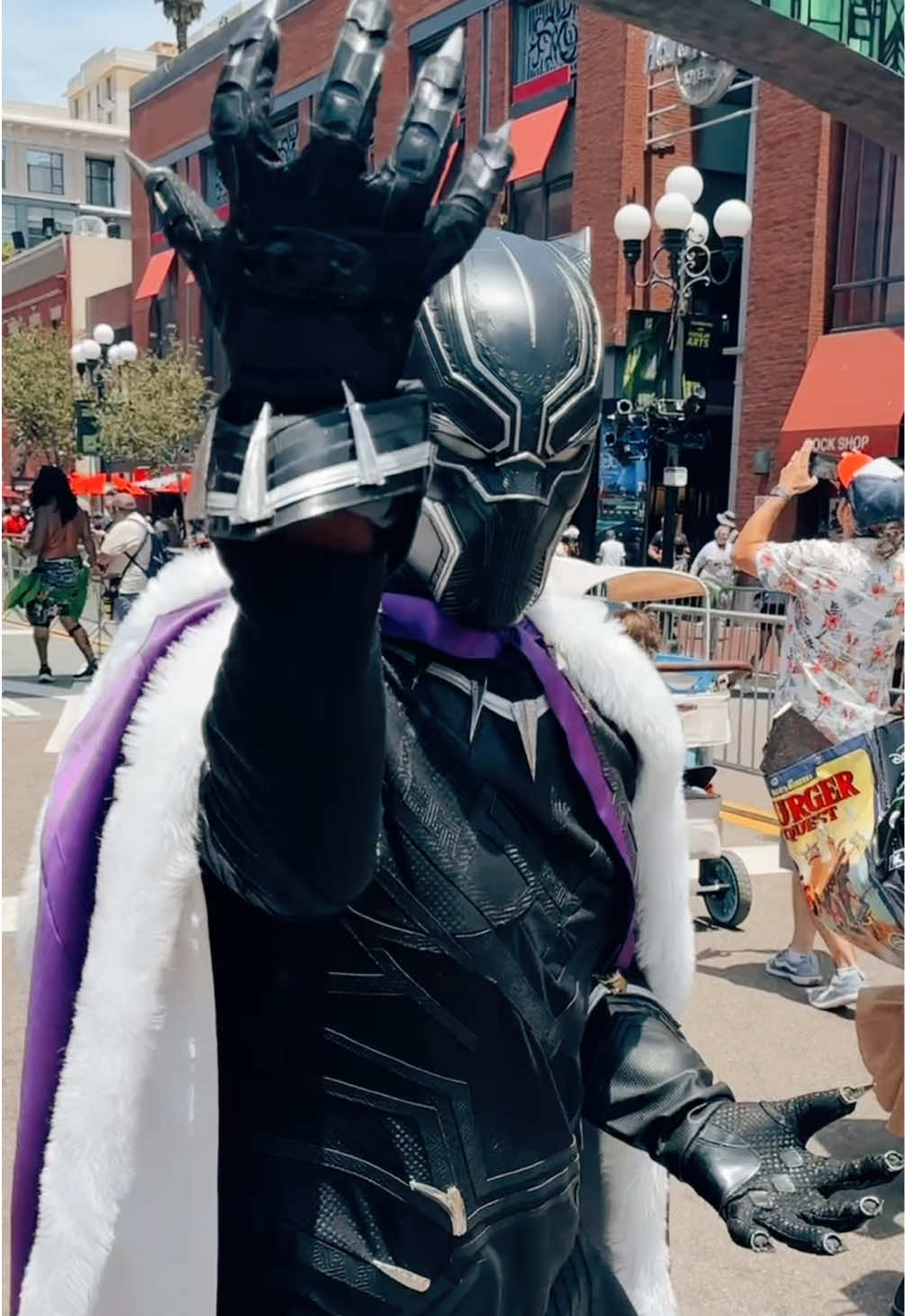 @CONS AND COSPLAY