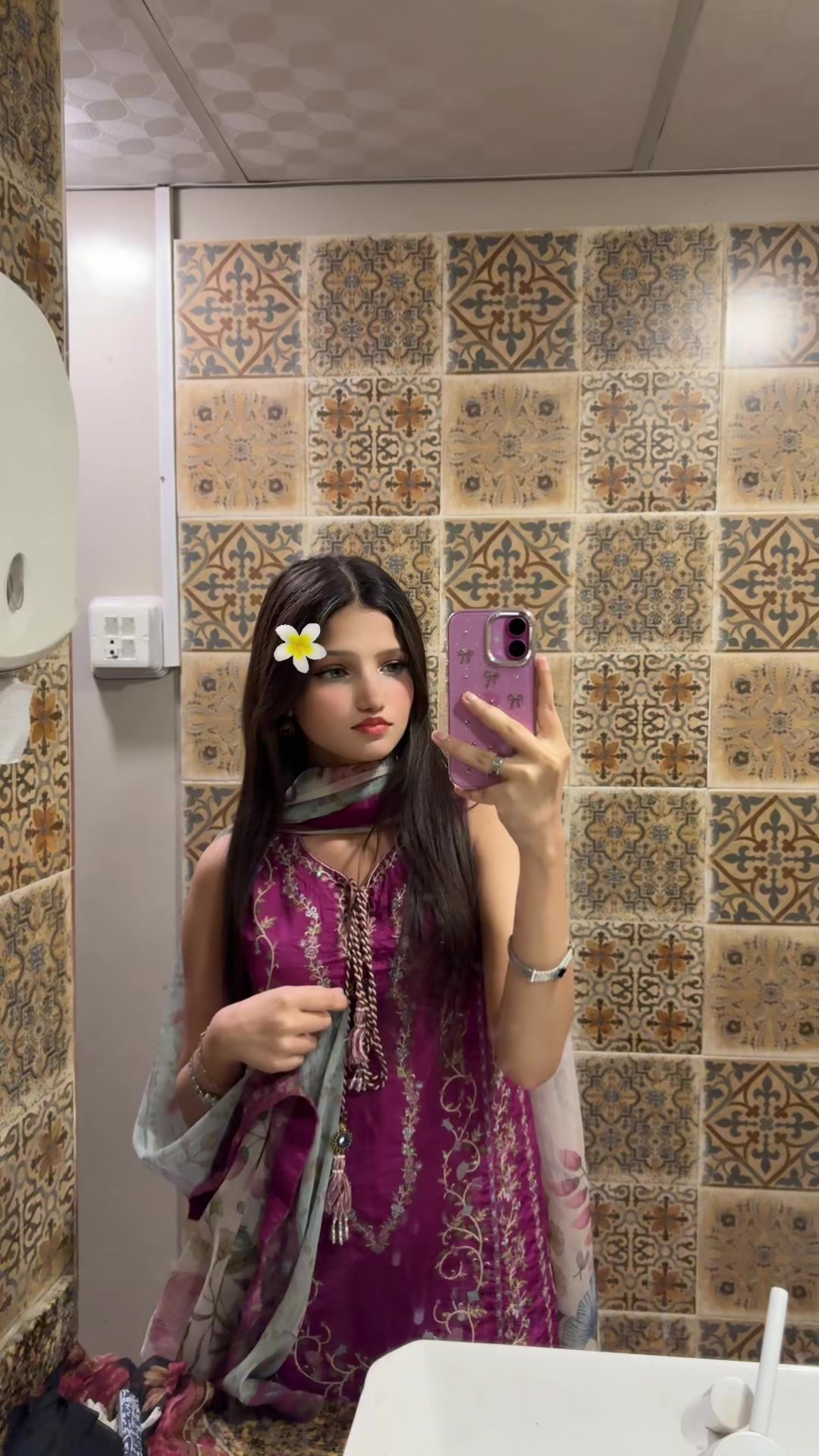@𝑨 𝑹 𝑽 𝑨 🌷