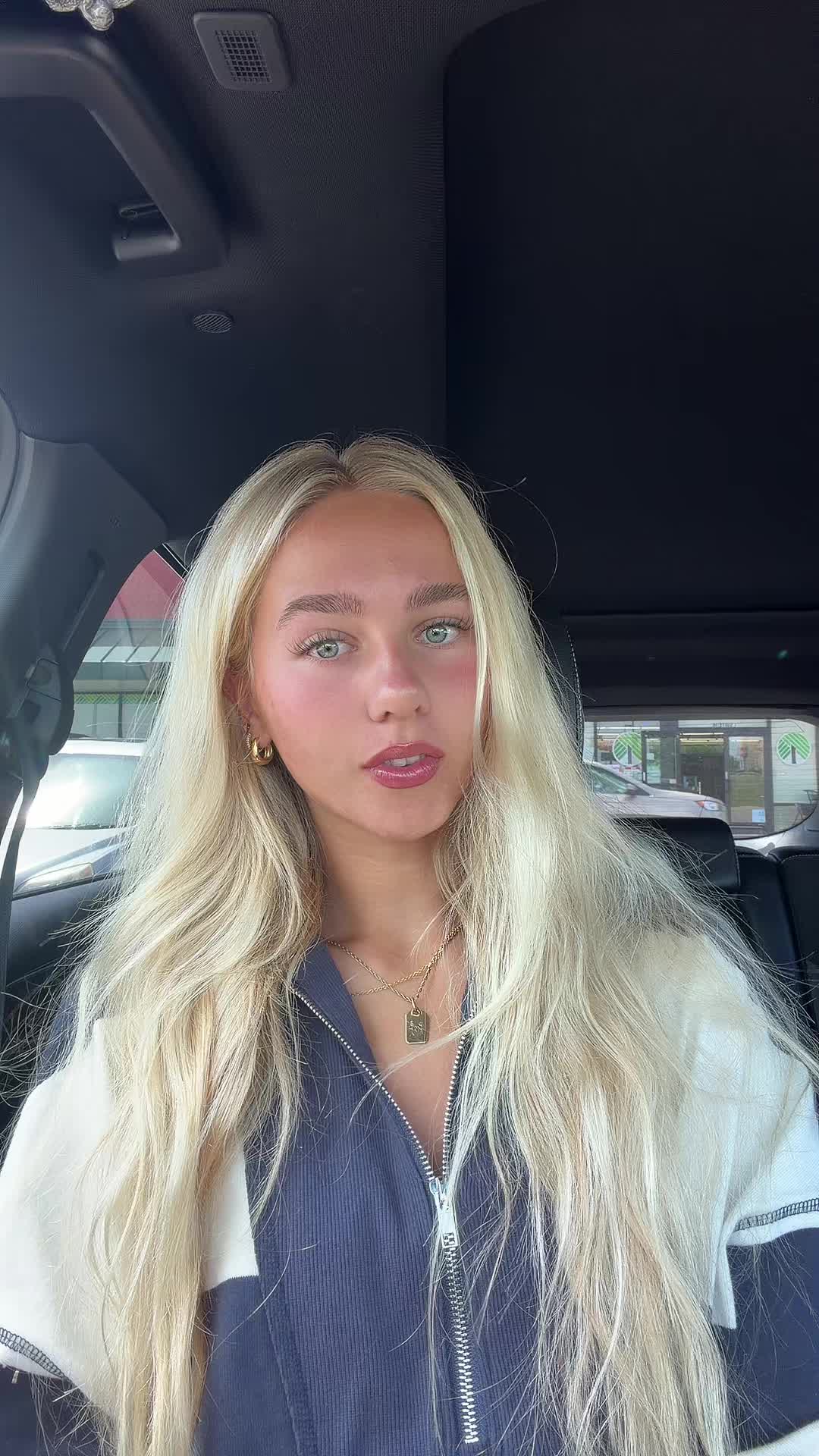 @A v a   L y n n