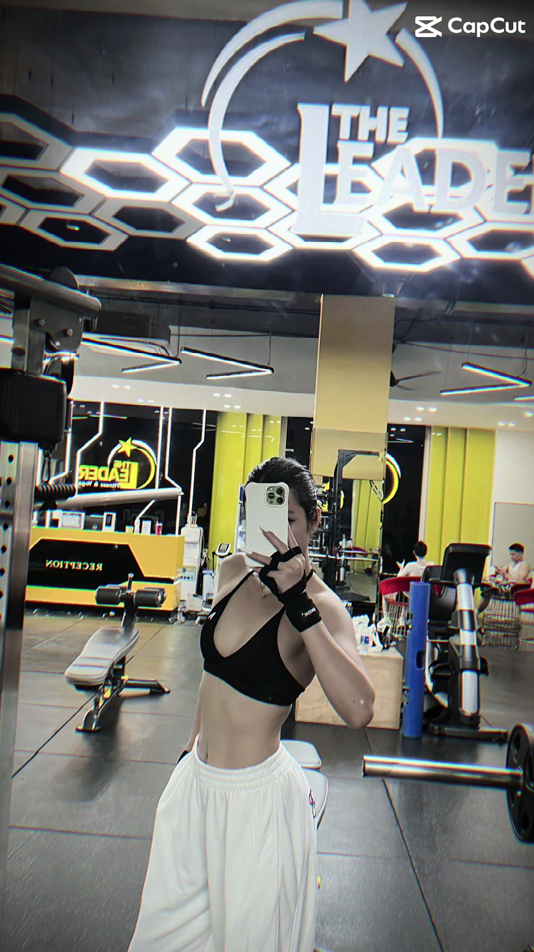 @Phương H&agrave; 👅