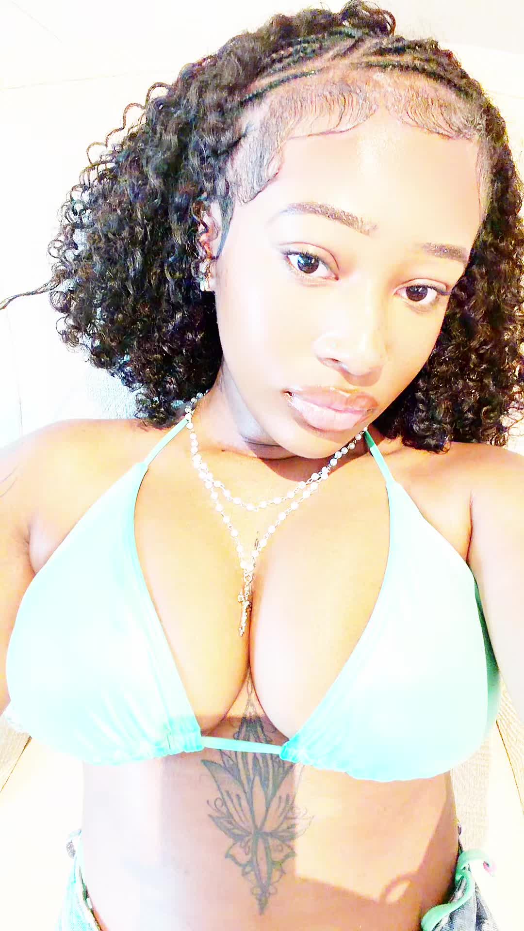 @imightbecarrii