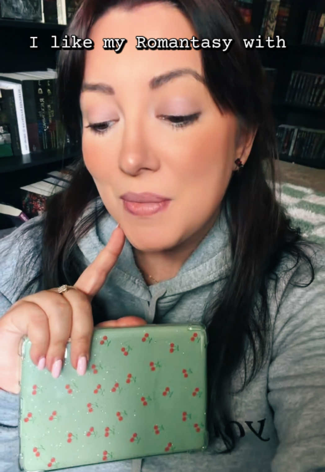 @Danielle Reads 📚☕️ 🧸
