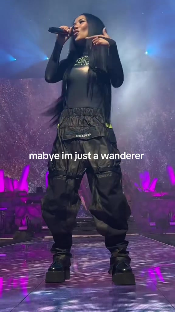 @⃟