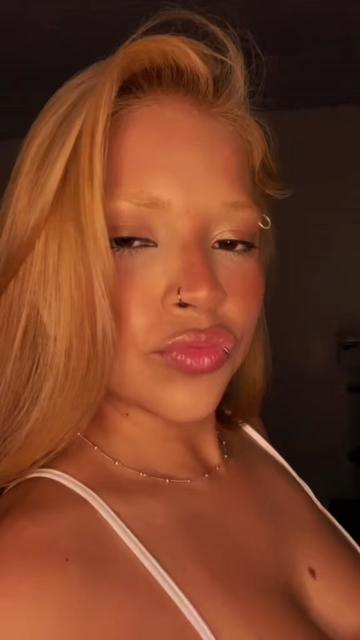 @mchelynz