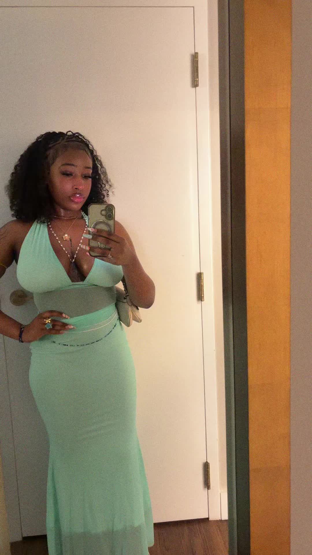 @imightbecarrii