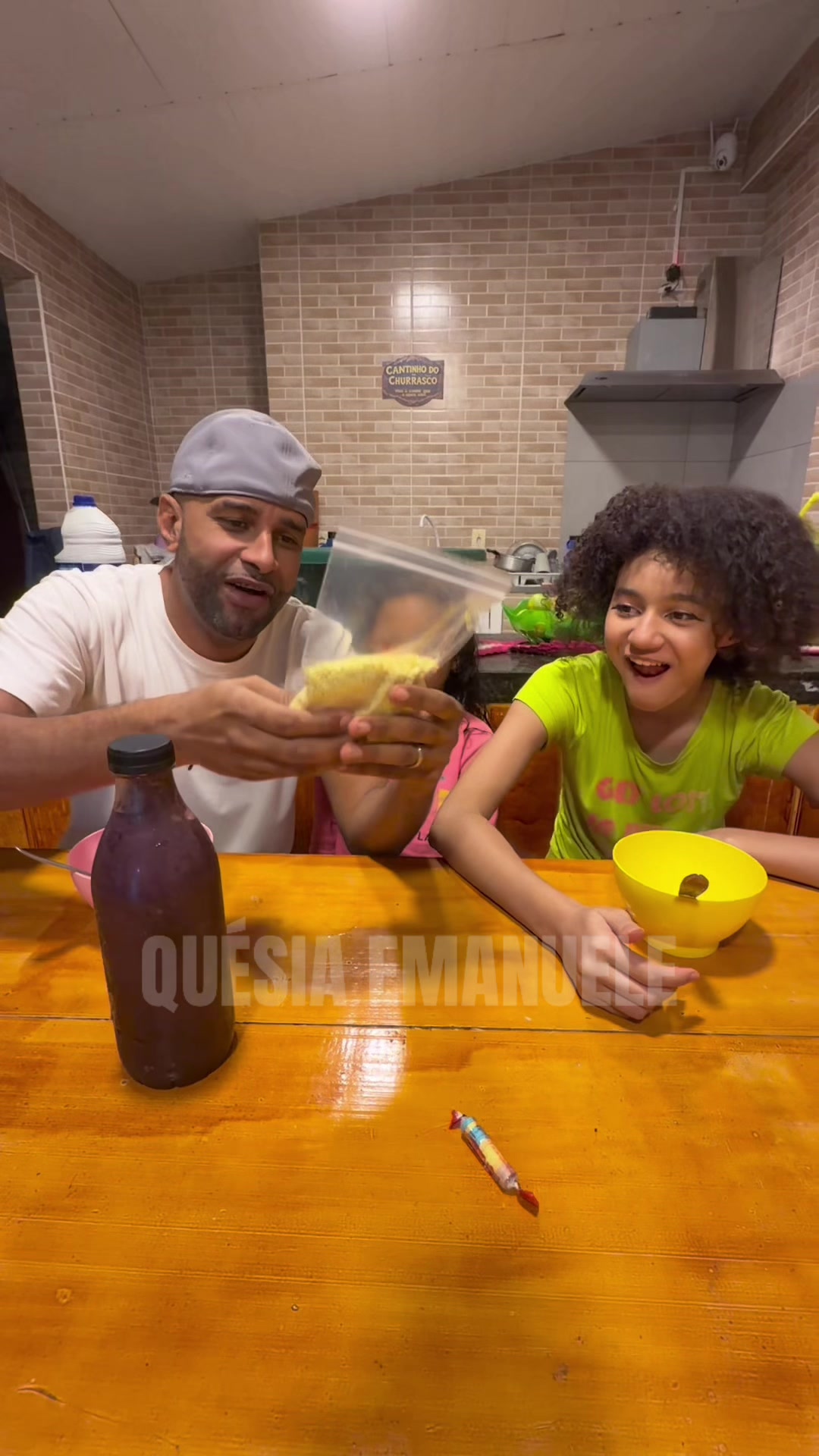 @Qu&eacute;sia e fam&iacute;lia J L