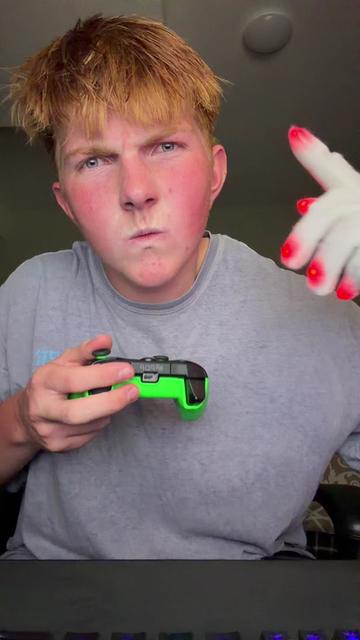 @FreakyAhCousin