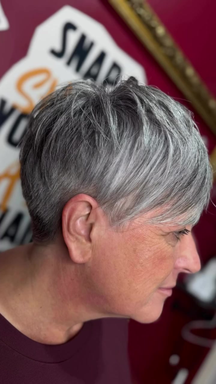 @Short Hair Cutting Specialist