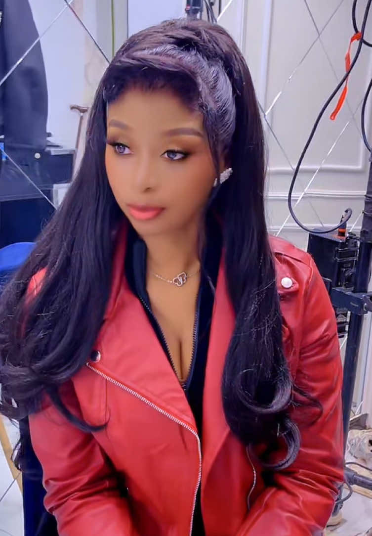 @Adiouzaofficielle