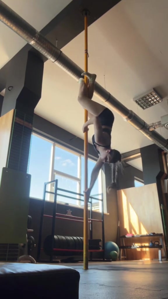 @_pole_flow_dance_pola_