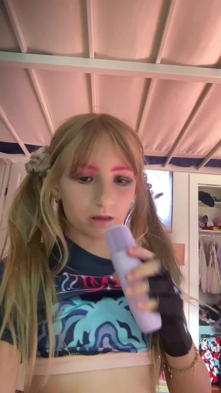 @TeddiAnne