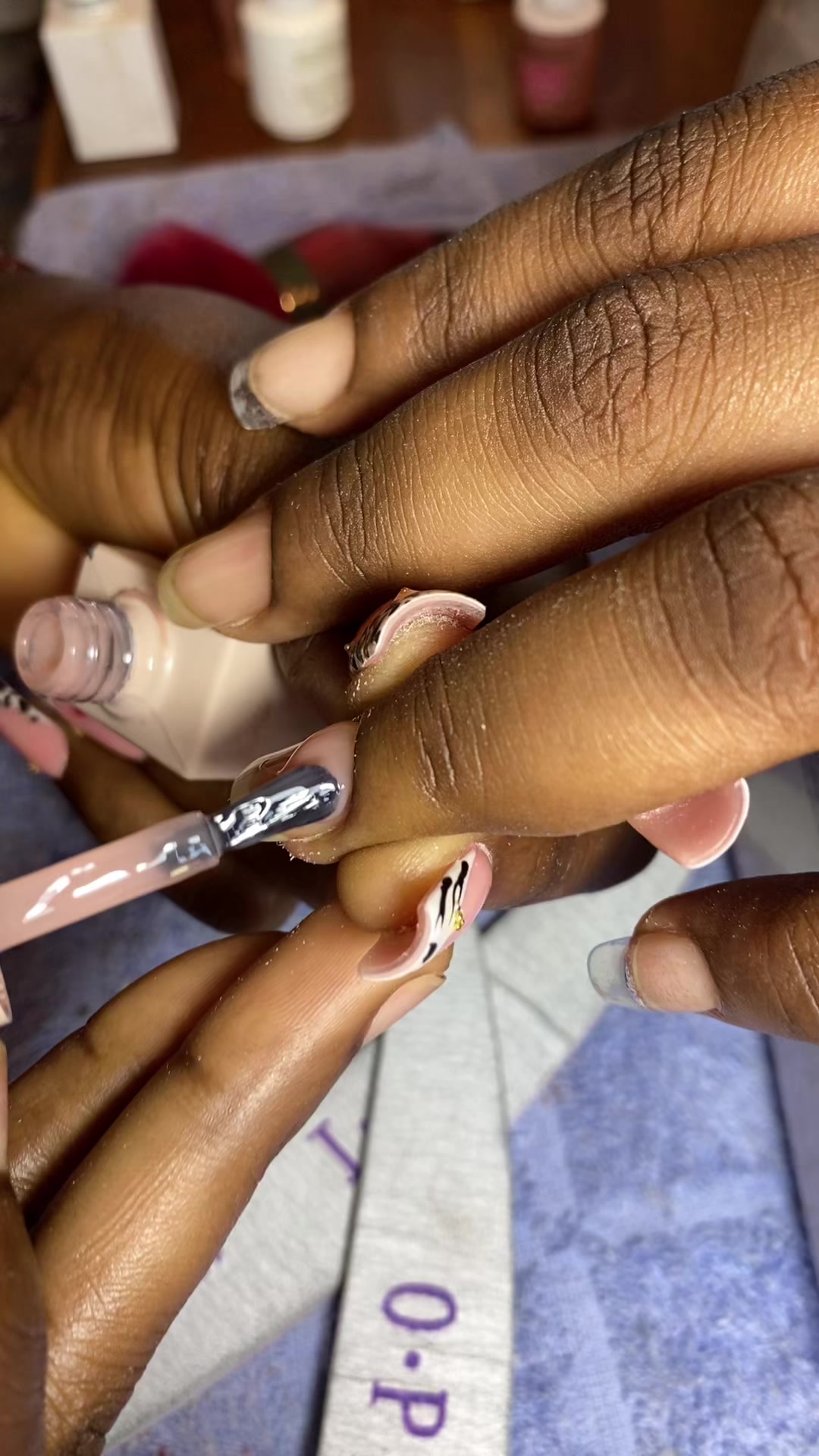 @NKM nail’s Maman na conteneur