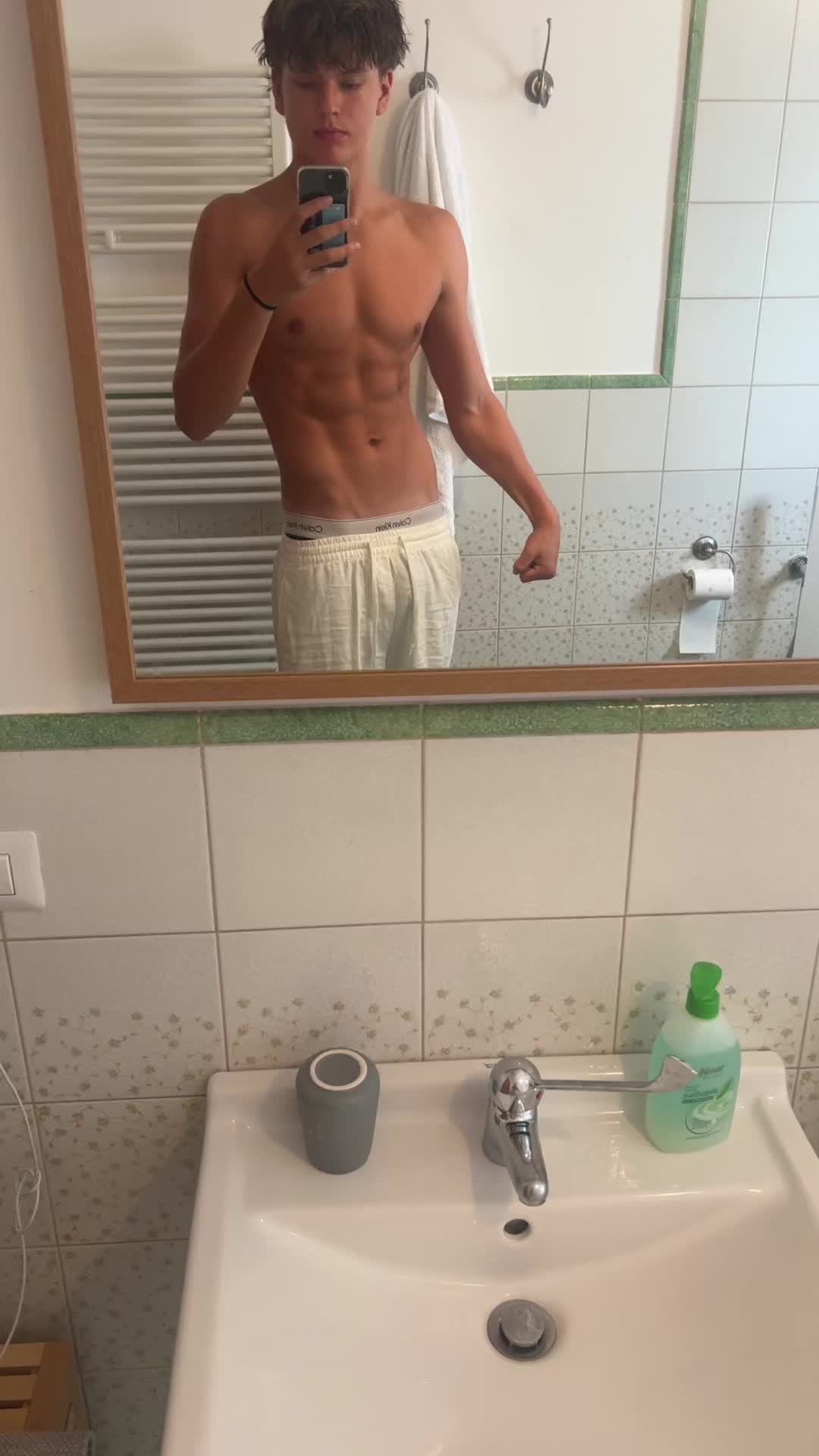@Lyyrrr