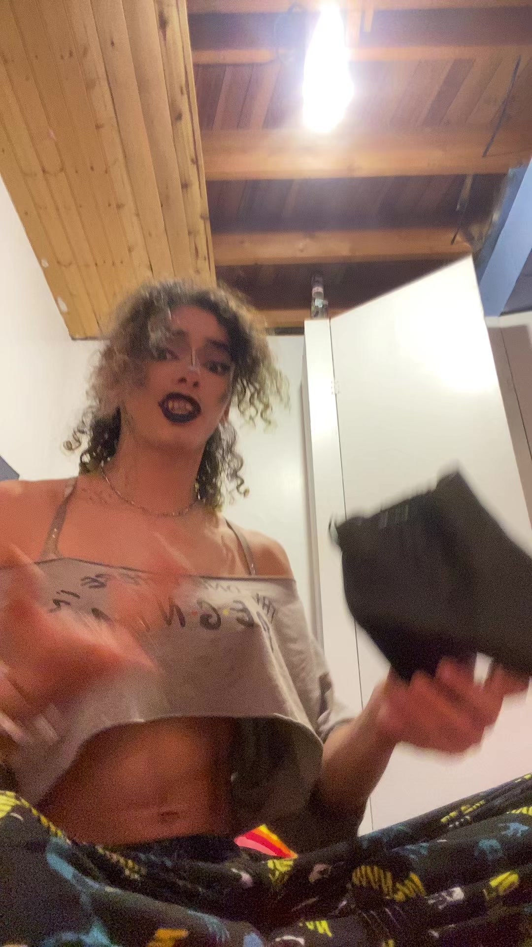 @shes_licking_thewall