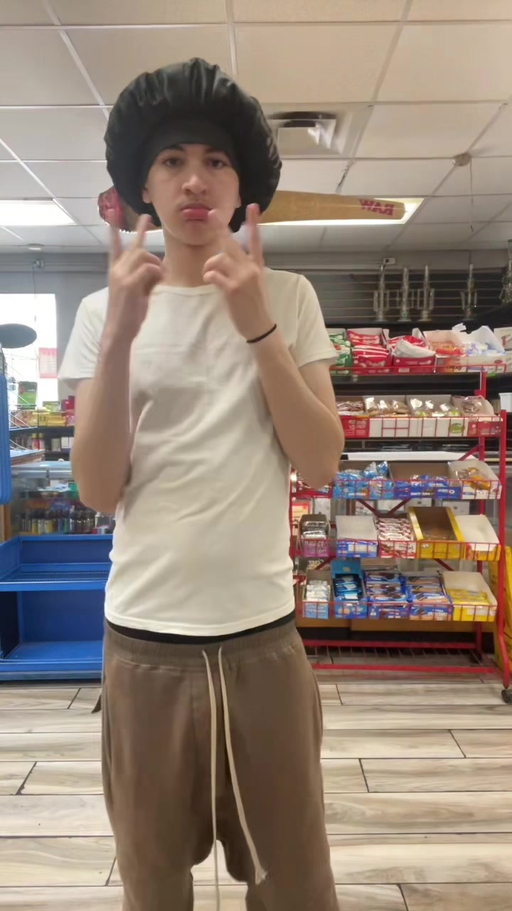@Thraxr