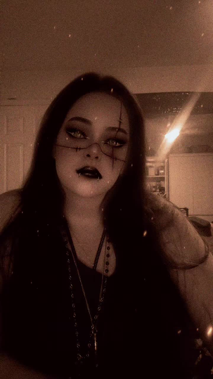 @Bleedingrose🌑🔮