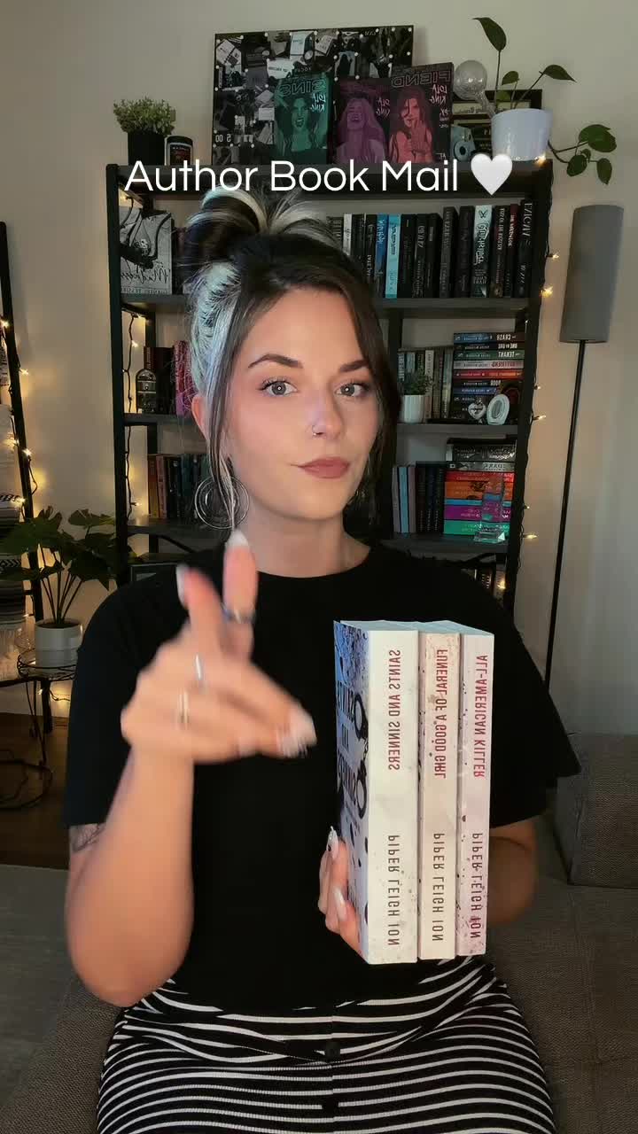 @Emily Violet 📚