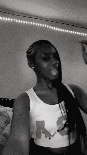 @darkskinhottieeeeeeeeeee