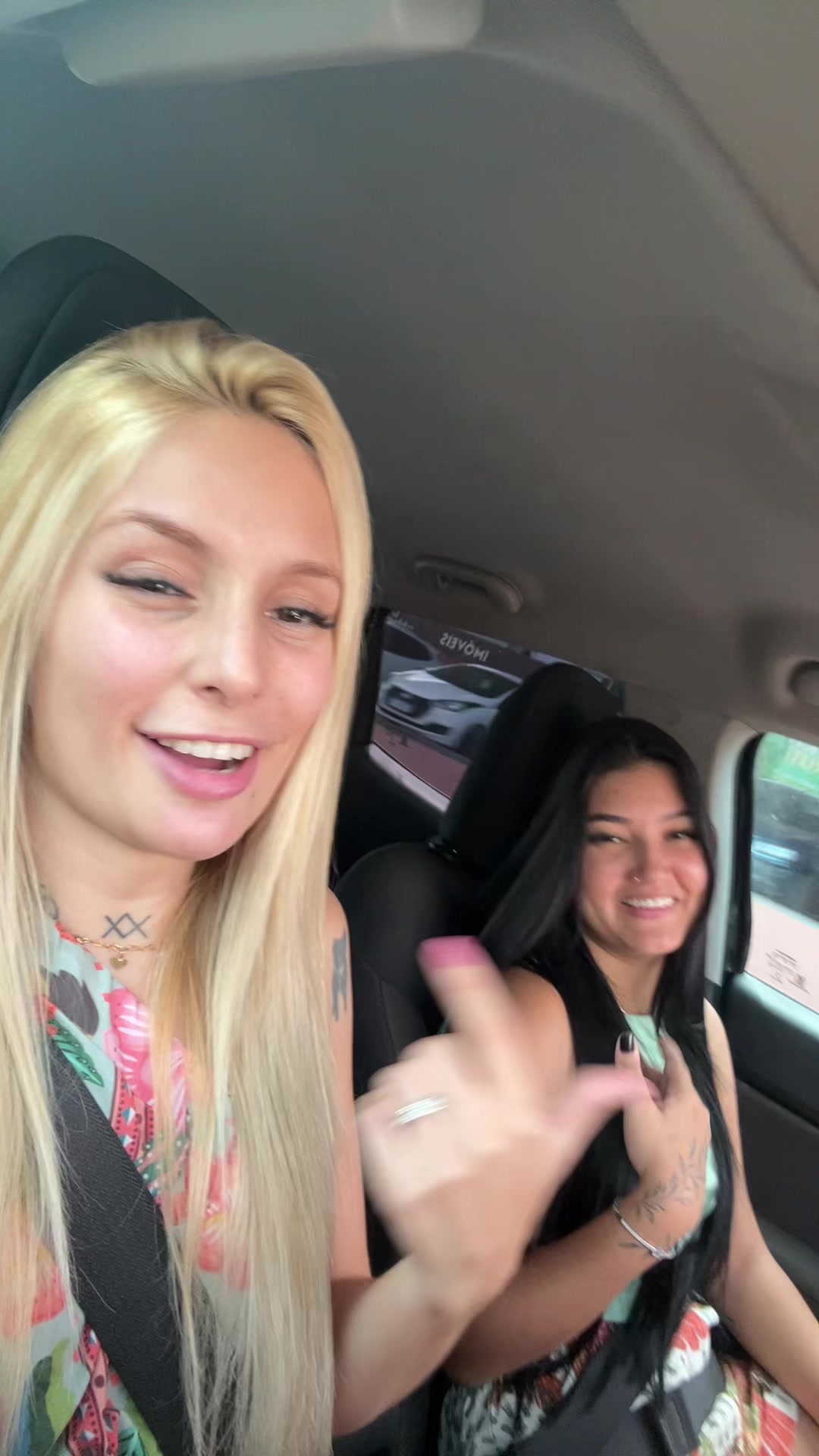@Emmyaparecida