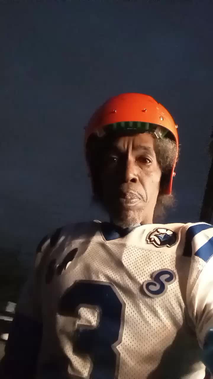 @ComedianArnesto