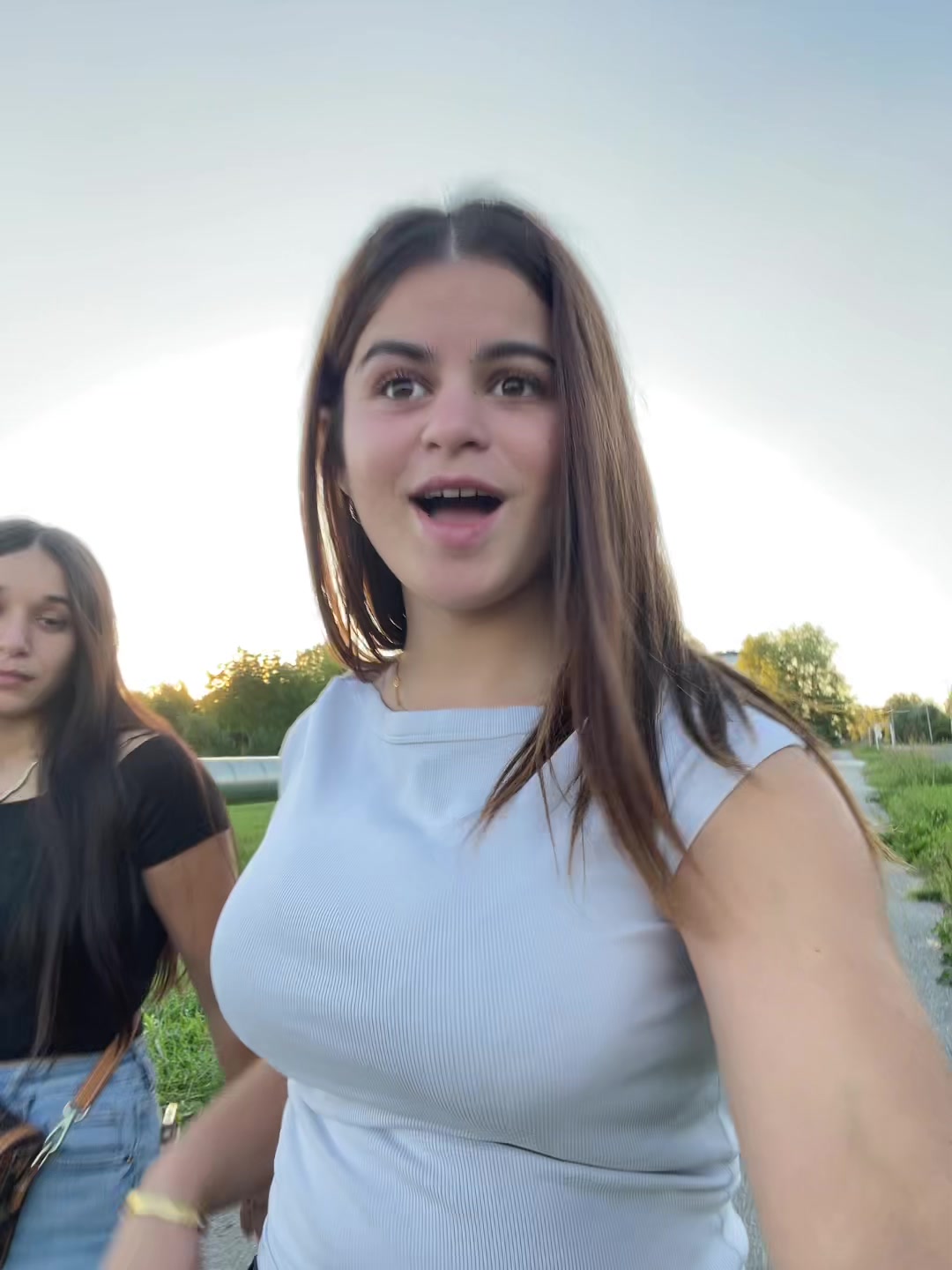 @Adelisa