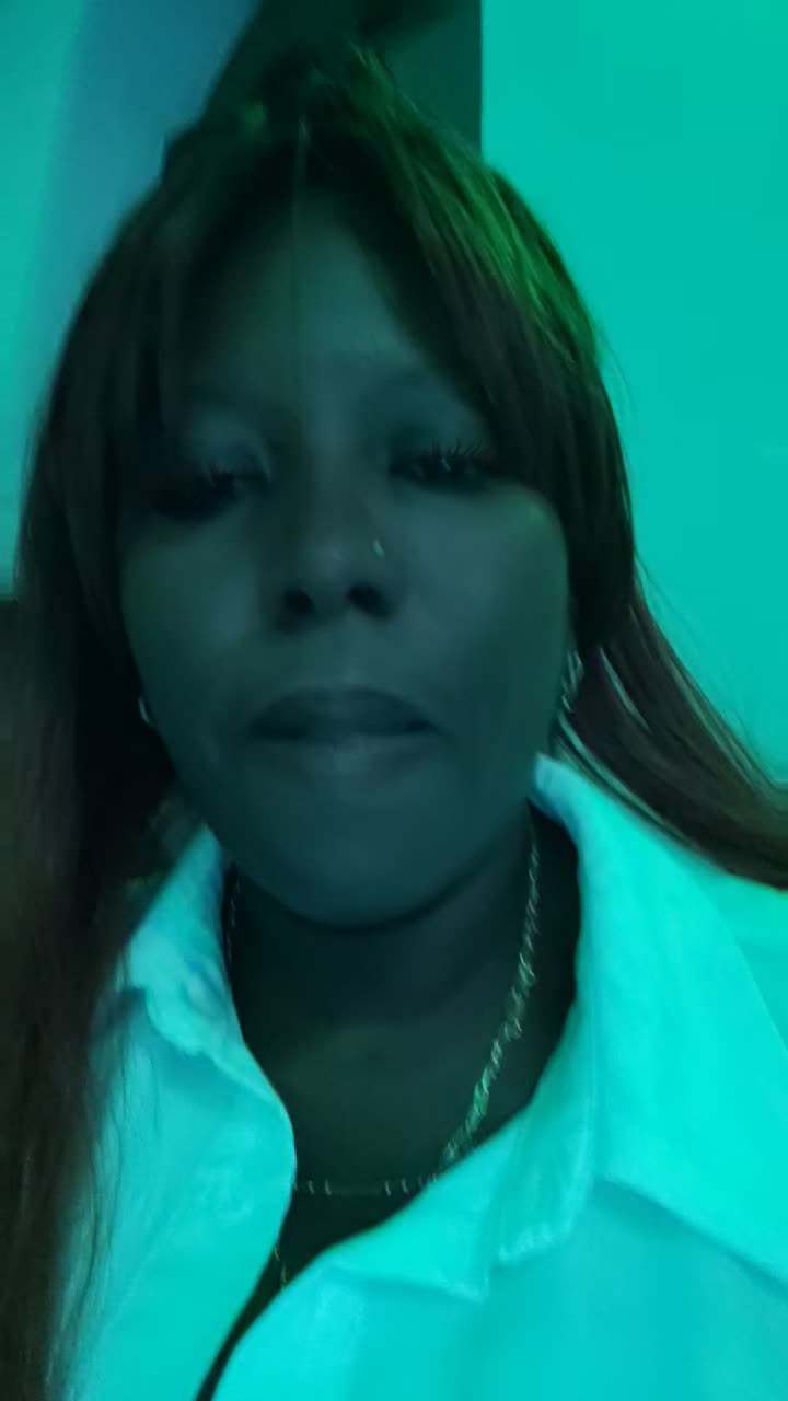 @farahdelatouriere