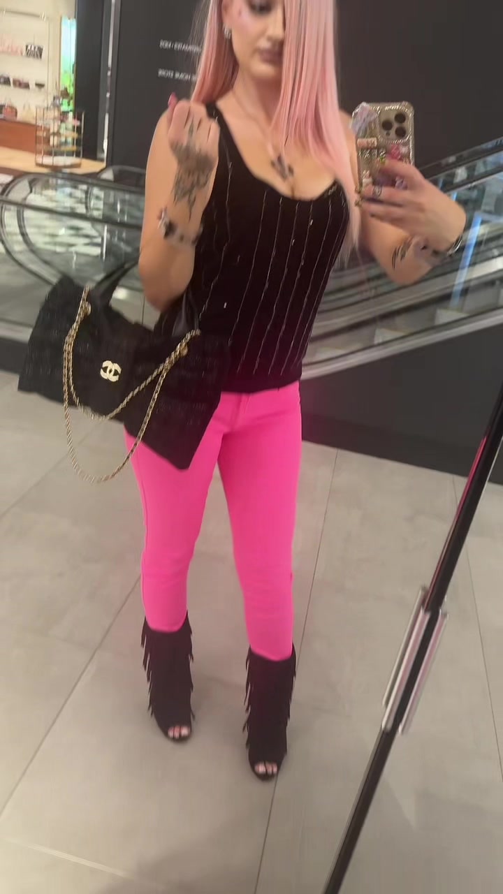 @elionathequeen_