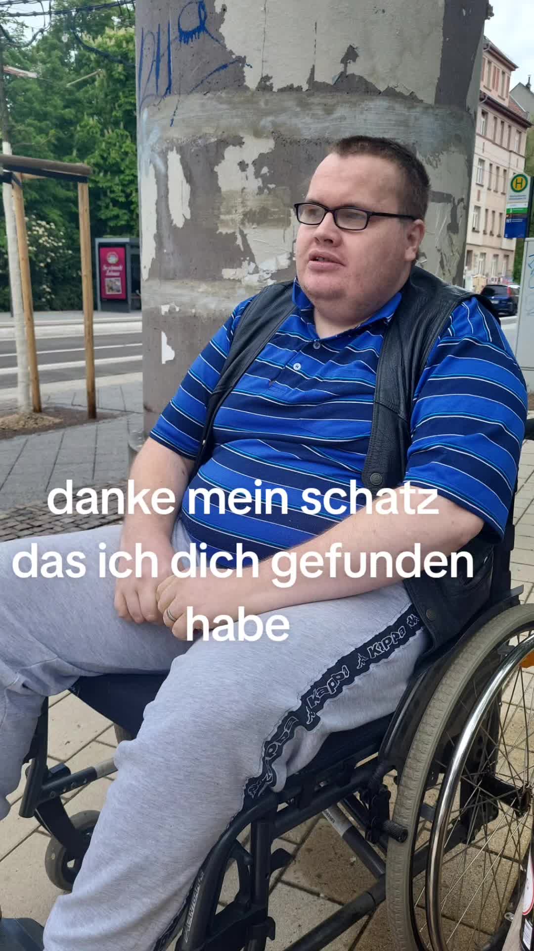 @Frau von sprechende Tomate