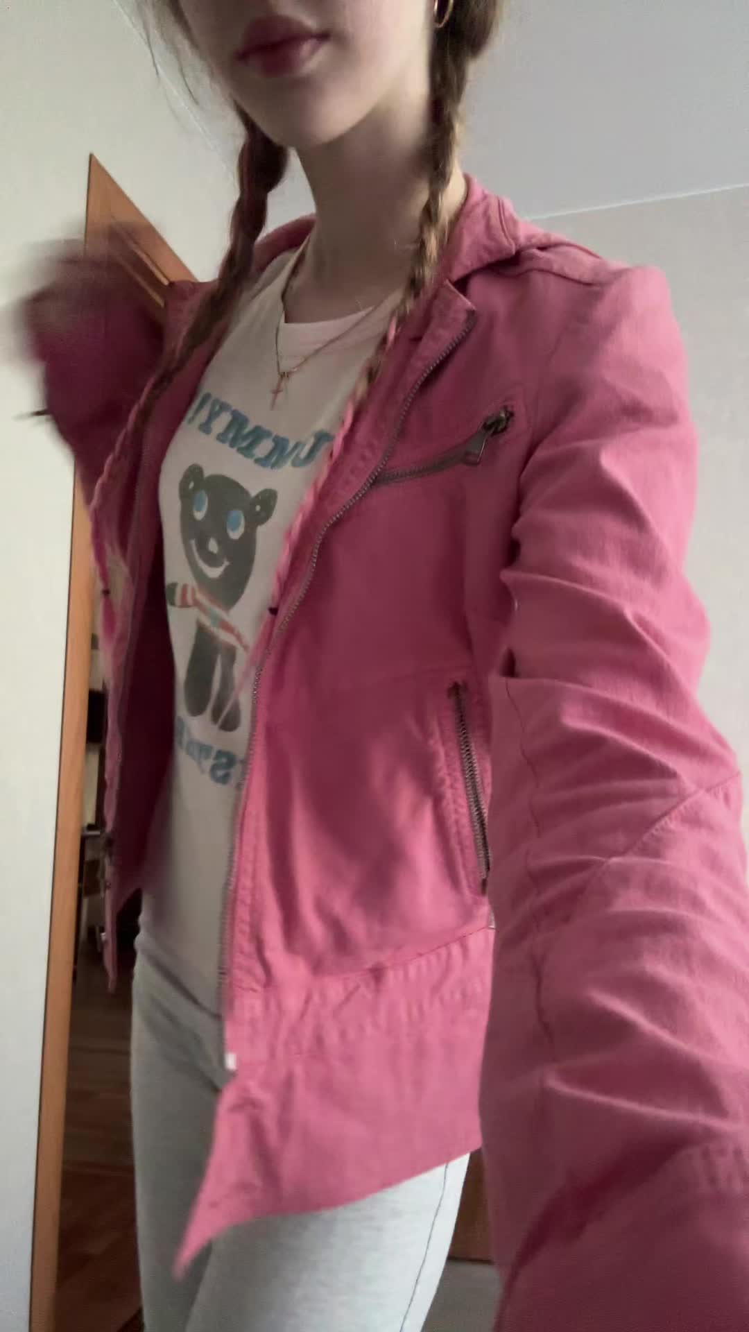 @>_*