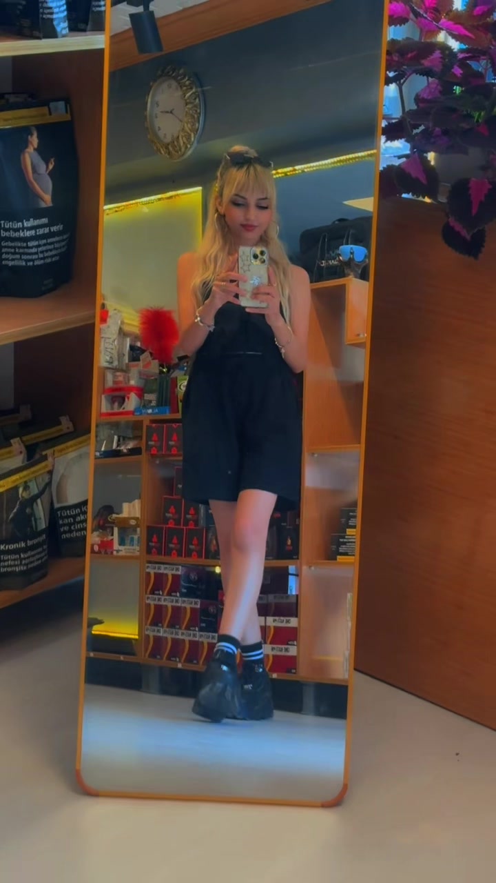 @꧁🦋LOREN🦋꧂