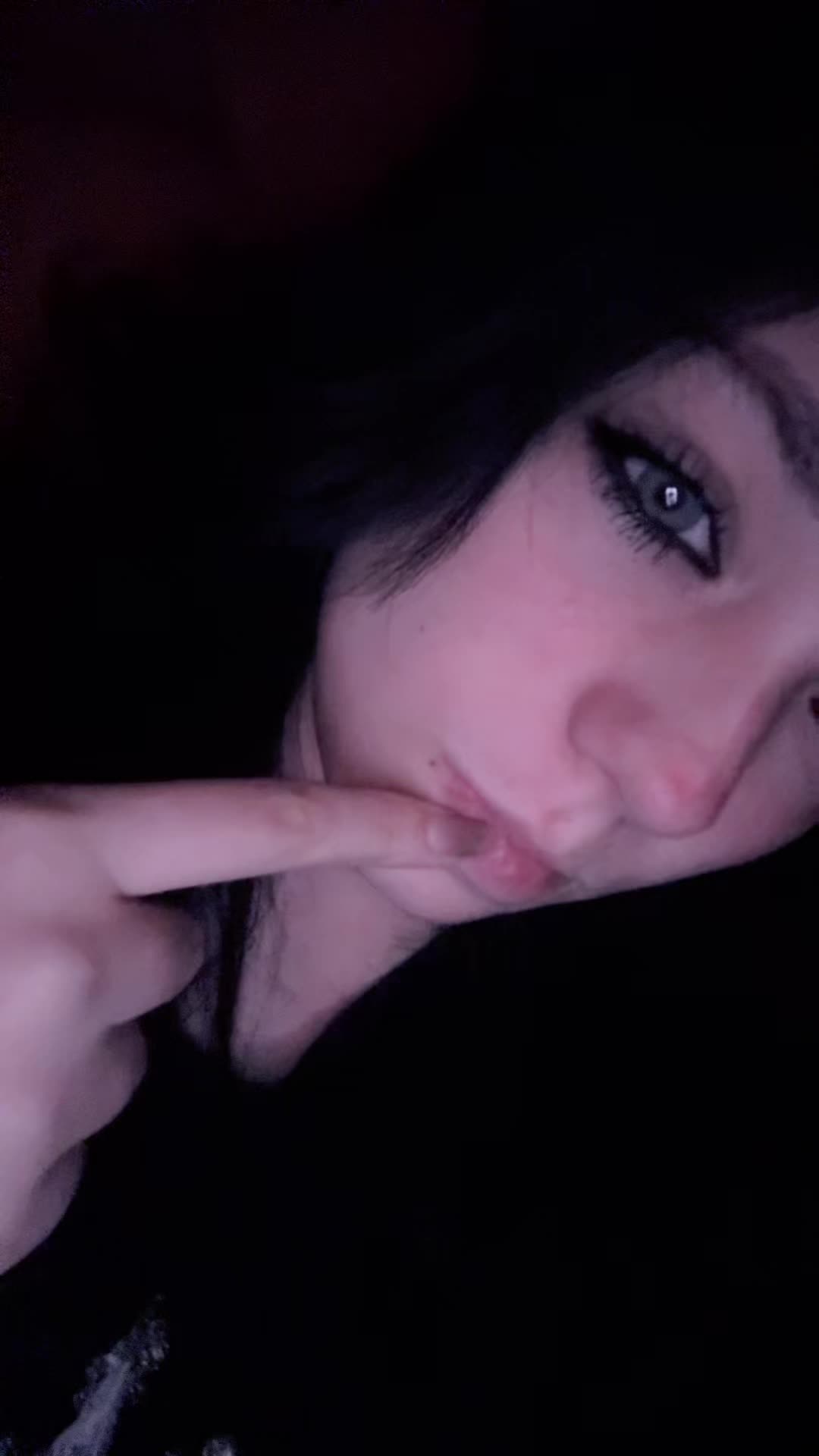 @༒