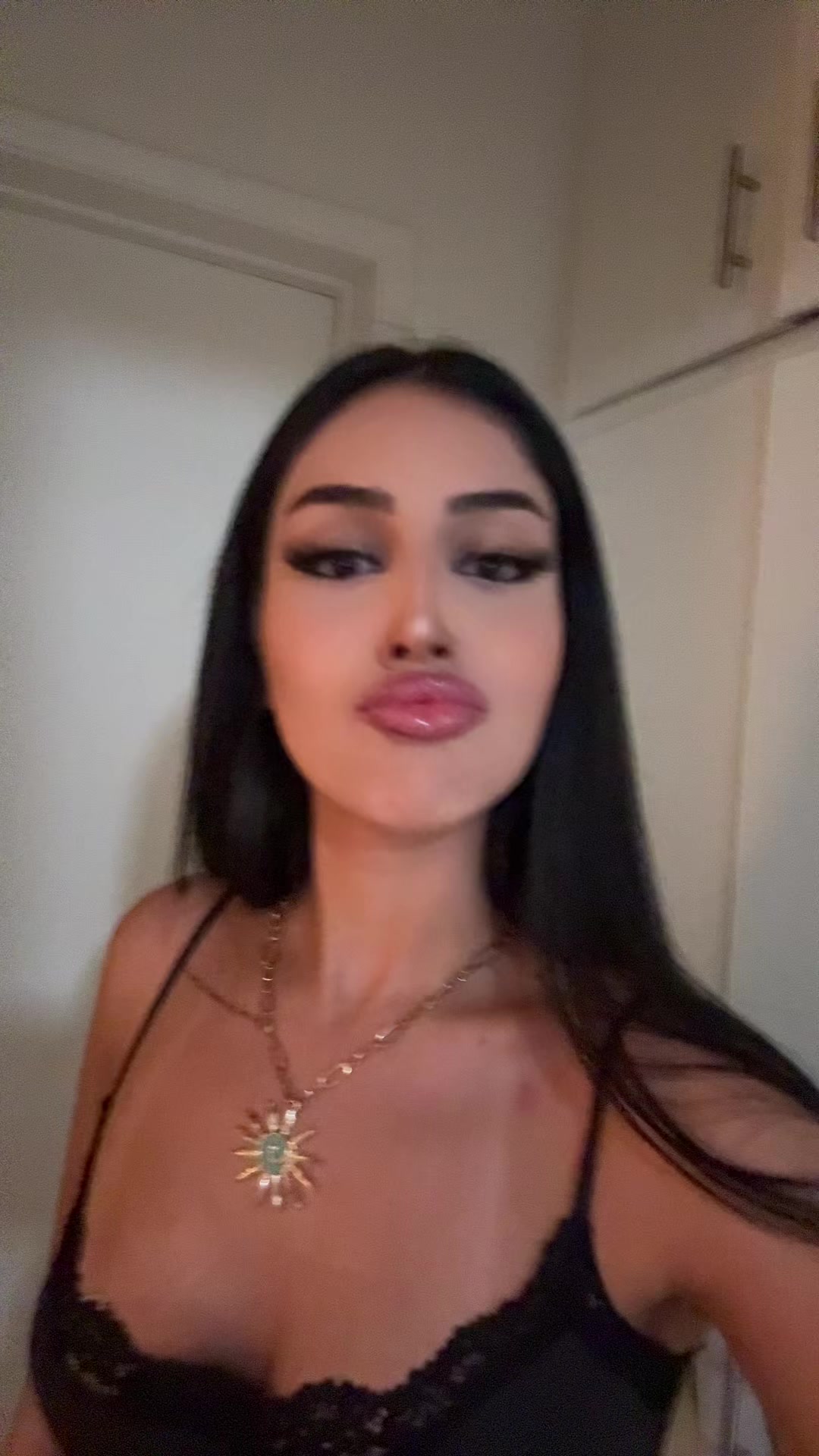 @Ava