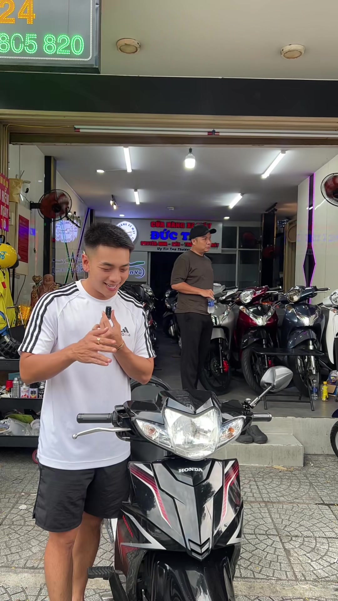 @Huy (em ruột Tiến chiều khách)