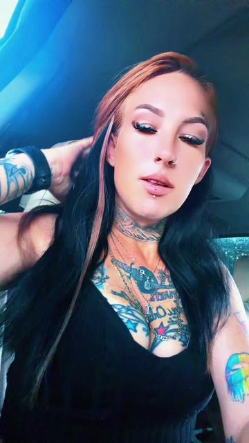@ғͫʊͦcͭкͪɳͣ Tattedmommy420