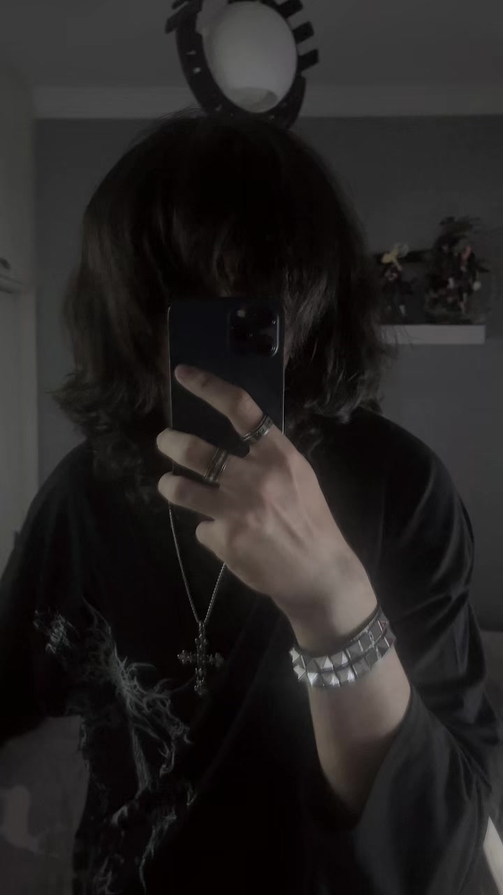 @blooodyravenn