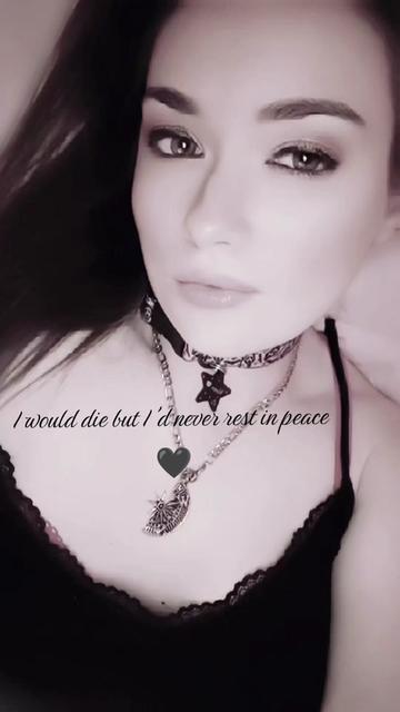 @🖤🩷EmoQueen🩷🖤